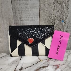 🌷Betsey Johnson "Jet Set" Passport Holder B/W Stripes Glitter 🌷*Imperfections